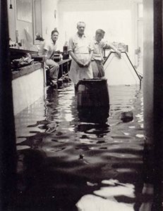 Thames-St-1954-Lawtons-Fish-Market